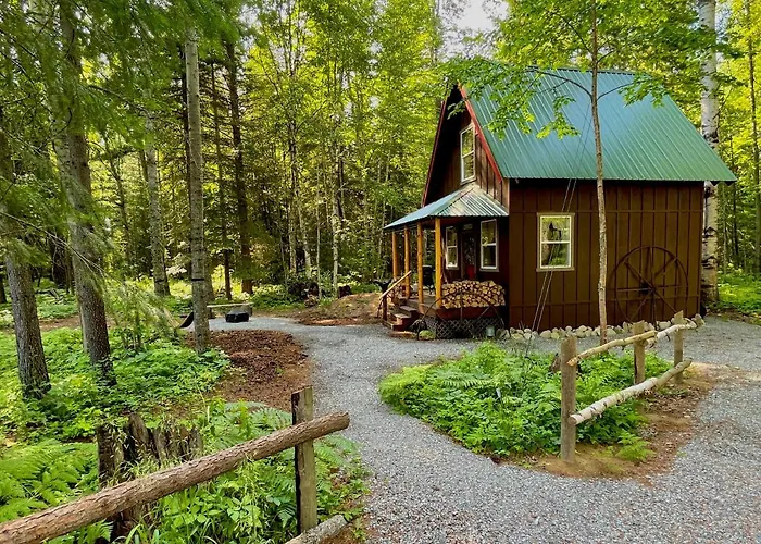 Kataluma Inn, Sandpoint, Idaho - Entire Cozy Cabin, Pet Friendly