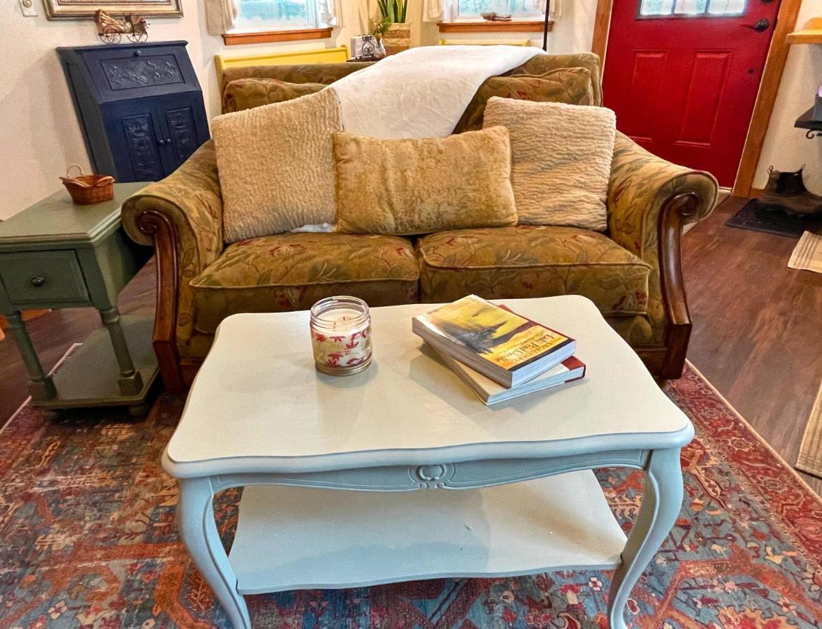 Chalet Kataluma Inn, Sandpoint, Idaho - Entire Cozy Cabin, Pet Friendly Sandpoint