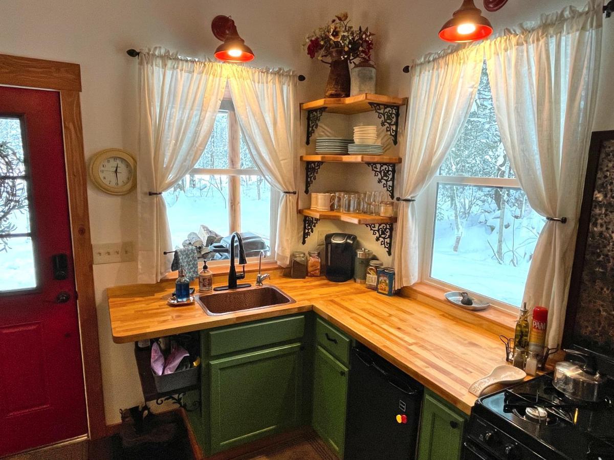 Chalet Kataluma Inn, Sandpoint, Idaho - Entire Cozy Cabin, Pet Friendly *