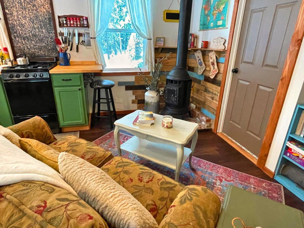 Chalet Kataluma Inn, Sandpoint, Idaho - Entire Cozy Cabin, Pet Friendly *