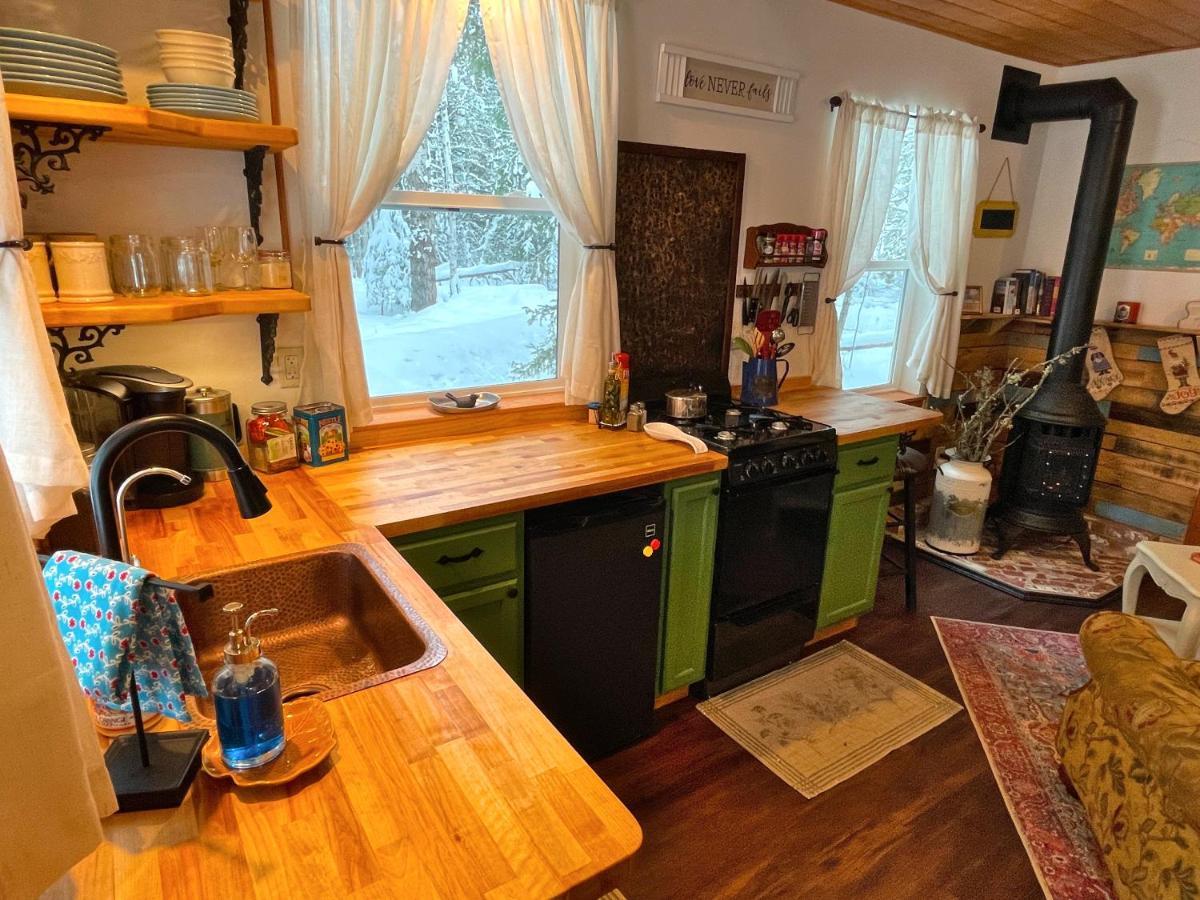 Chalet Kataluma Inn, Sandpoint, Idaho - Entire Cozy Cabin, Pet Friendly