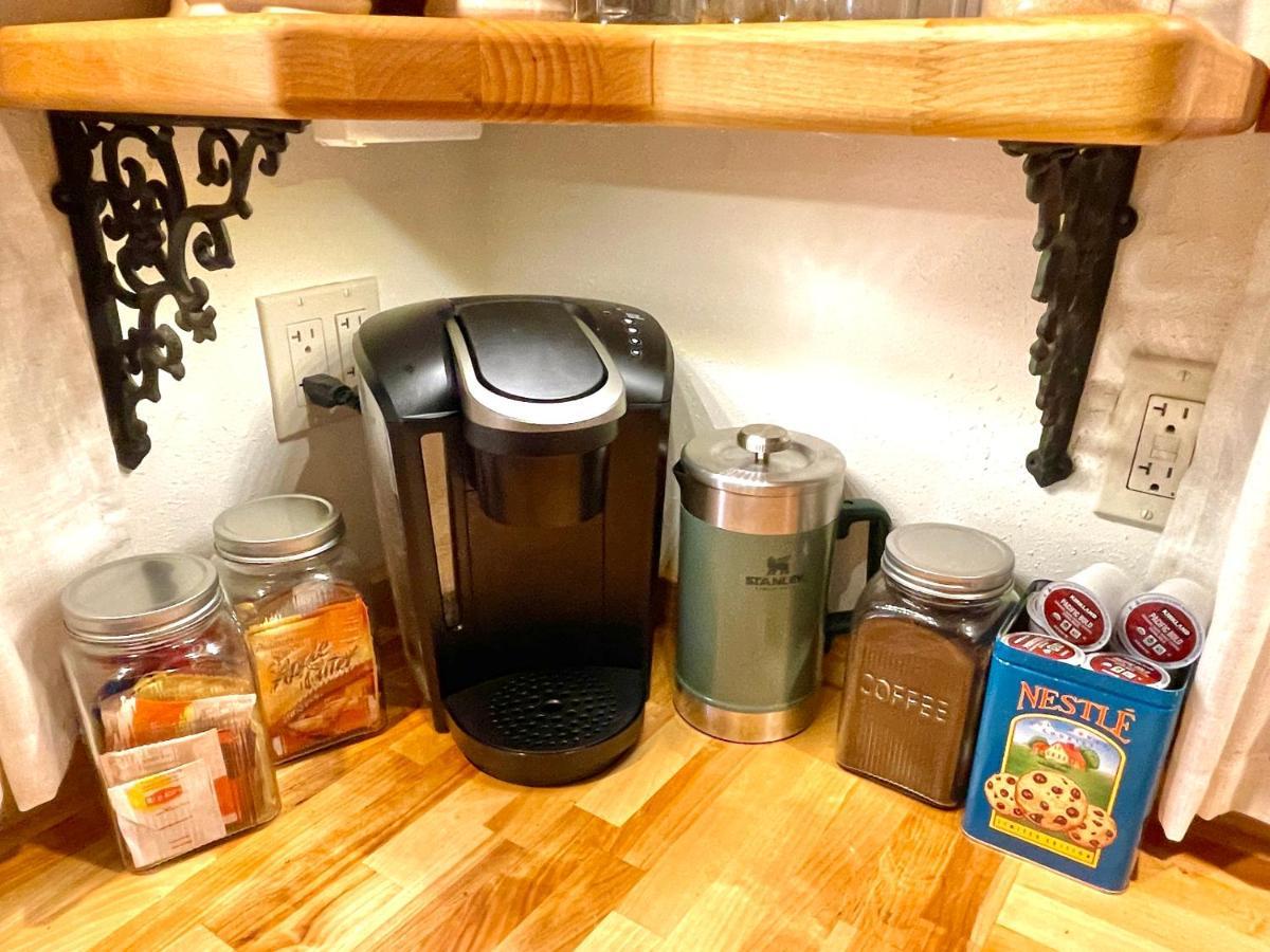 Kataluma Inn, Sandpoint, Idaho - Entire Cozy Cabin, Pet Friendly * Sandpoint