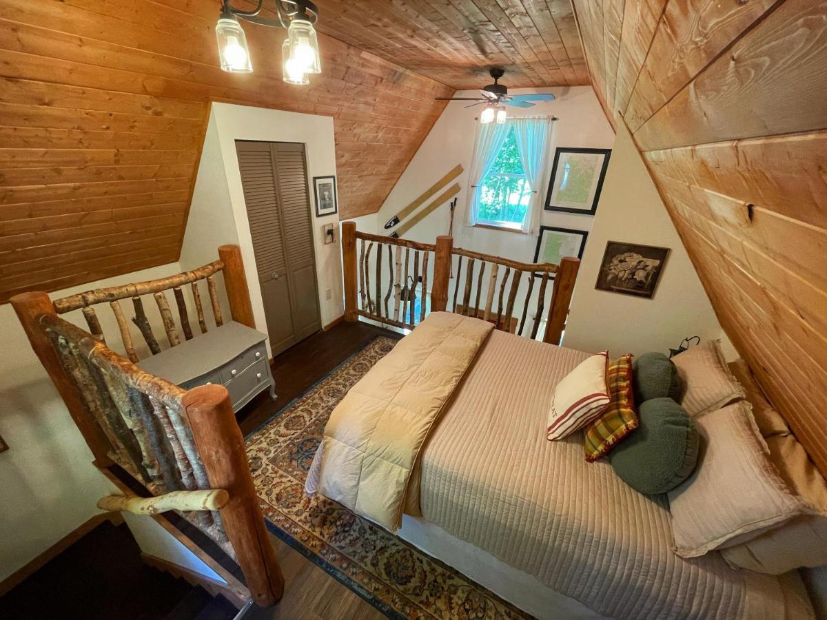 Chalet Kataluma Inn, Sandpoint, Idaho - Entire Cozy Cabin, Pet Friendly Sandpoint